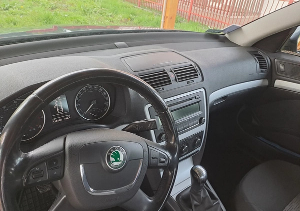 Skoda Octavia cena 22000 przebieg: 150000, rok produkcji 2009 z Krosno małe 29
